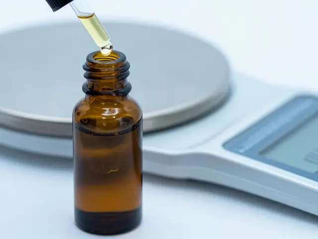 Je bezpečné užívat 1000 mg CBD denně? Kompletní průvodce dávkováním a riziky